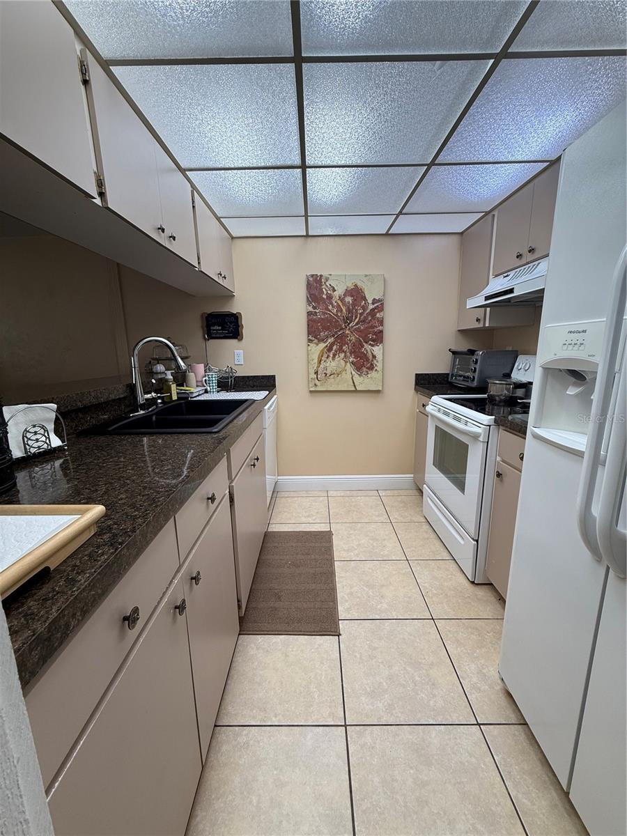 Image 4 of 35 For 821 Pinewood Court 821