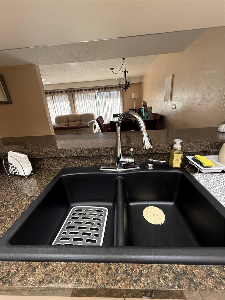 Image 5 of 35 For 821 Pinewood Court 821