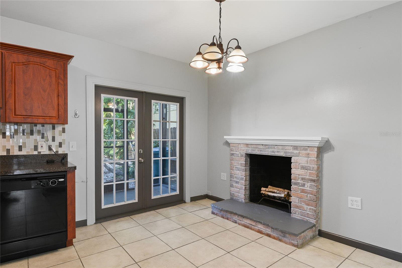 Image 10 of 27 For 620 Summerlin Avenue