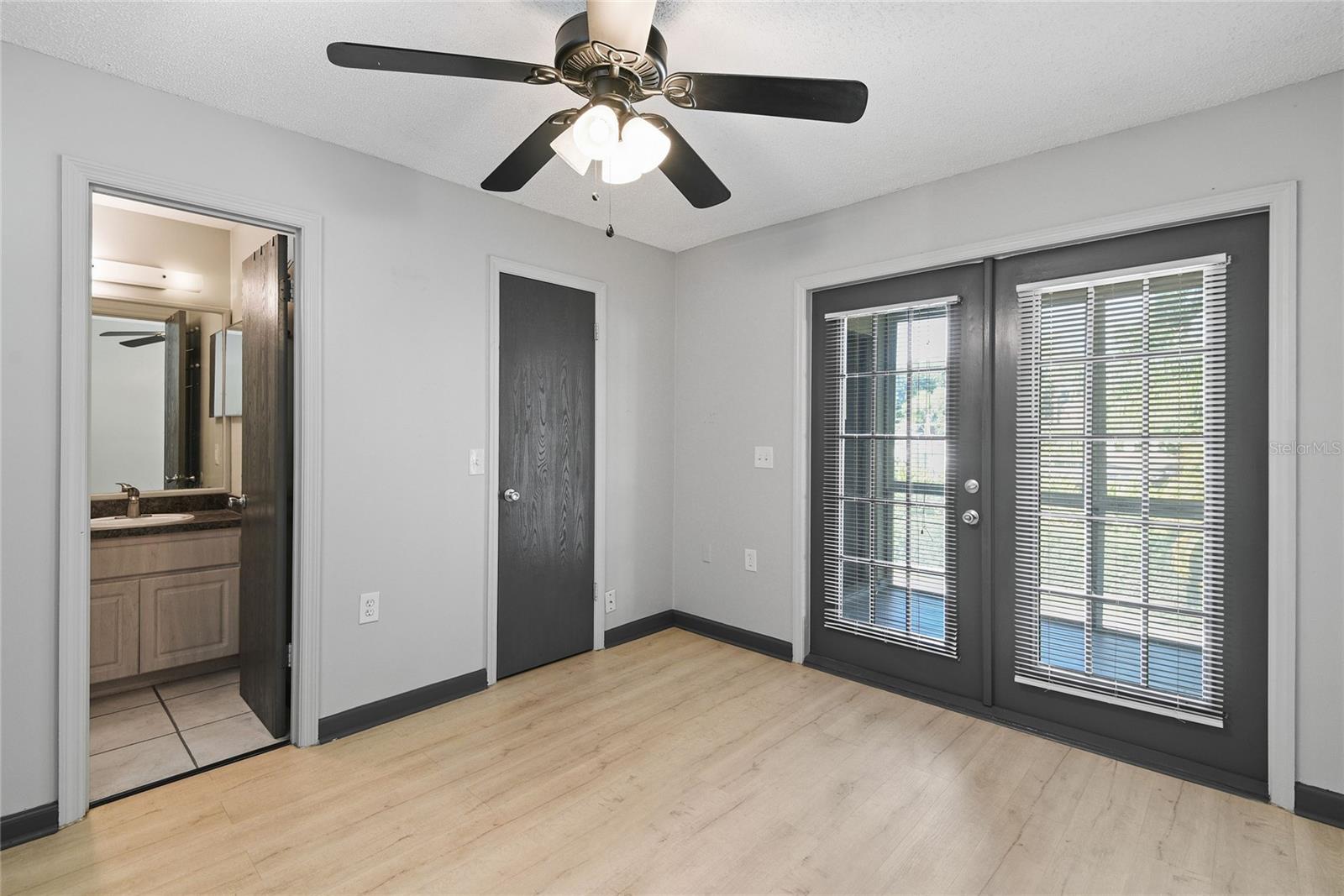 Image 14 of 27 For 620 Summerlin Avenue