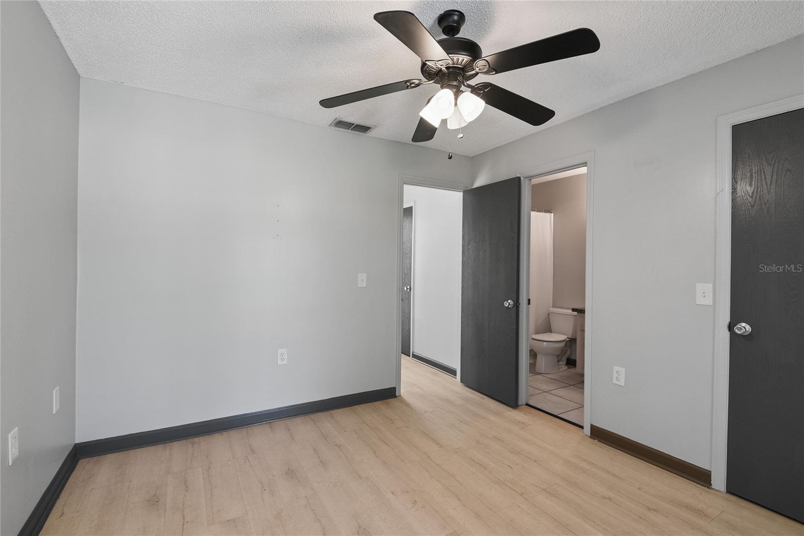 Image 15 of 27 For 620 Summerlin Avenue