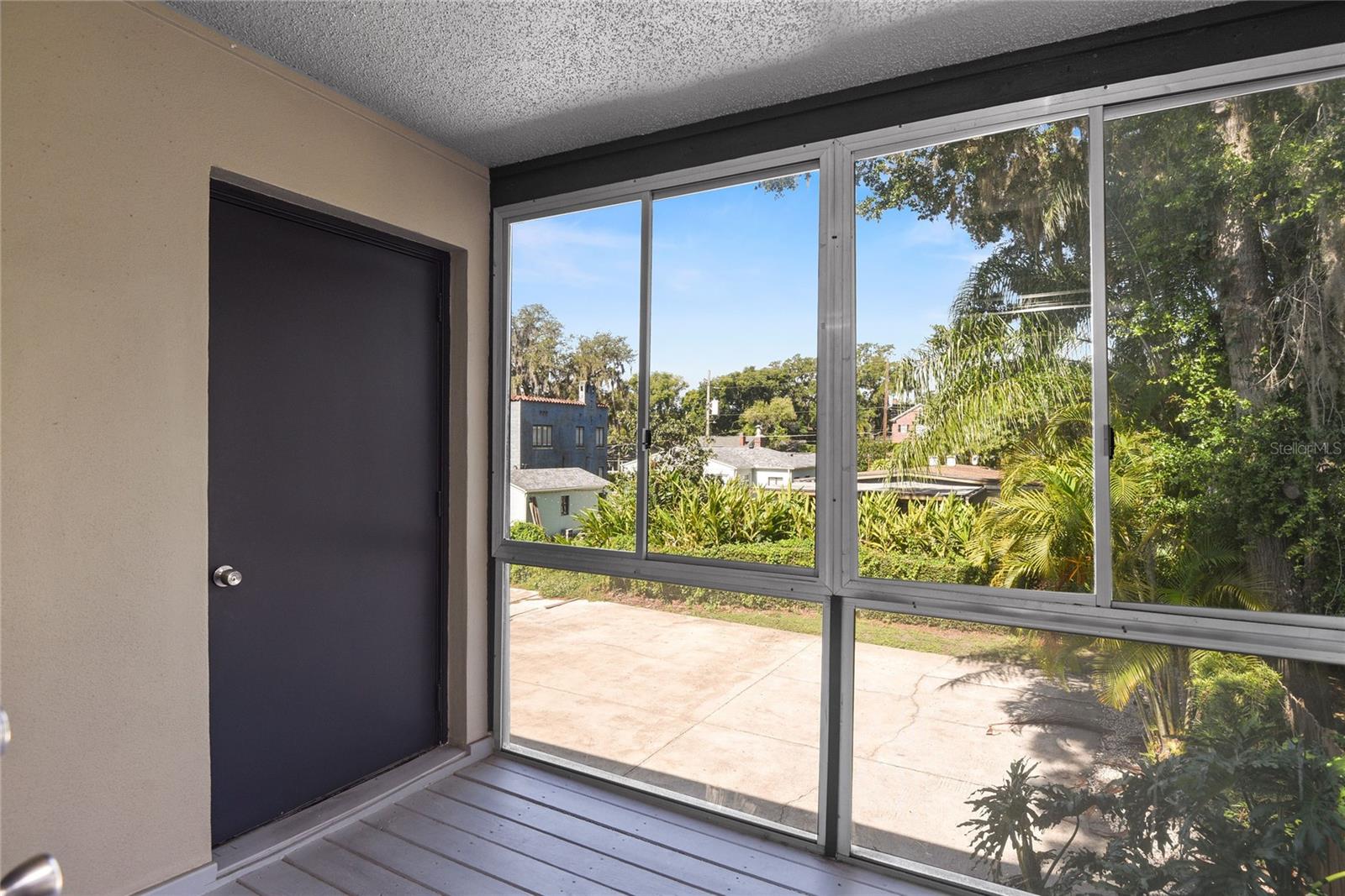 Image 17 of 27 For 620 Summerlin Avenue