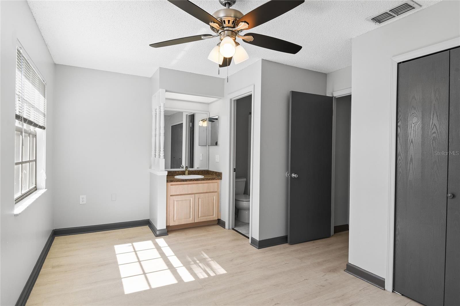 Image 21 of 27 For 620 Summerlin Avenue