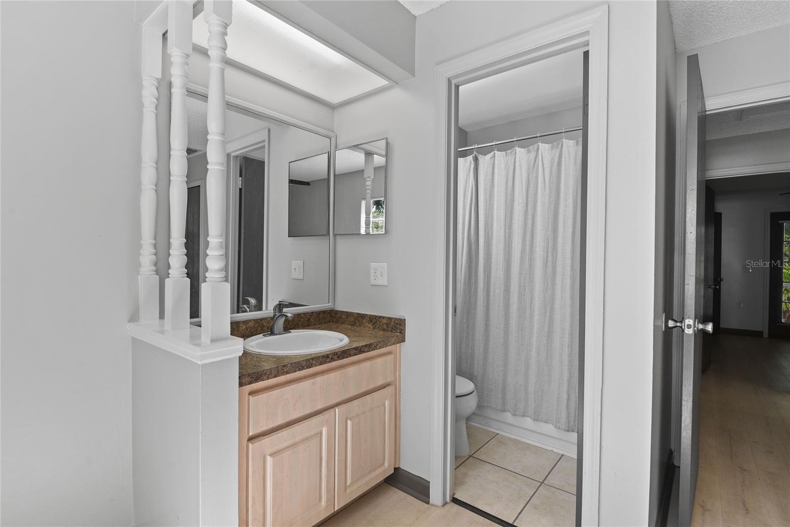 Image 23 of 27 For 620 Summerlin Avenue