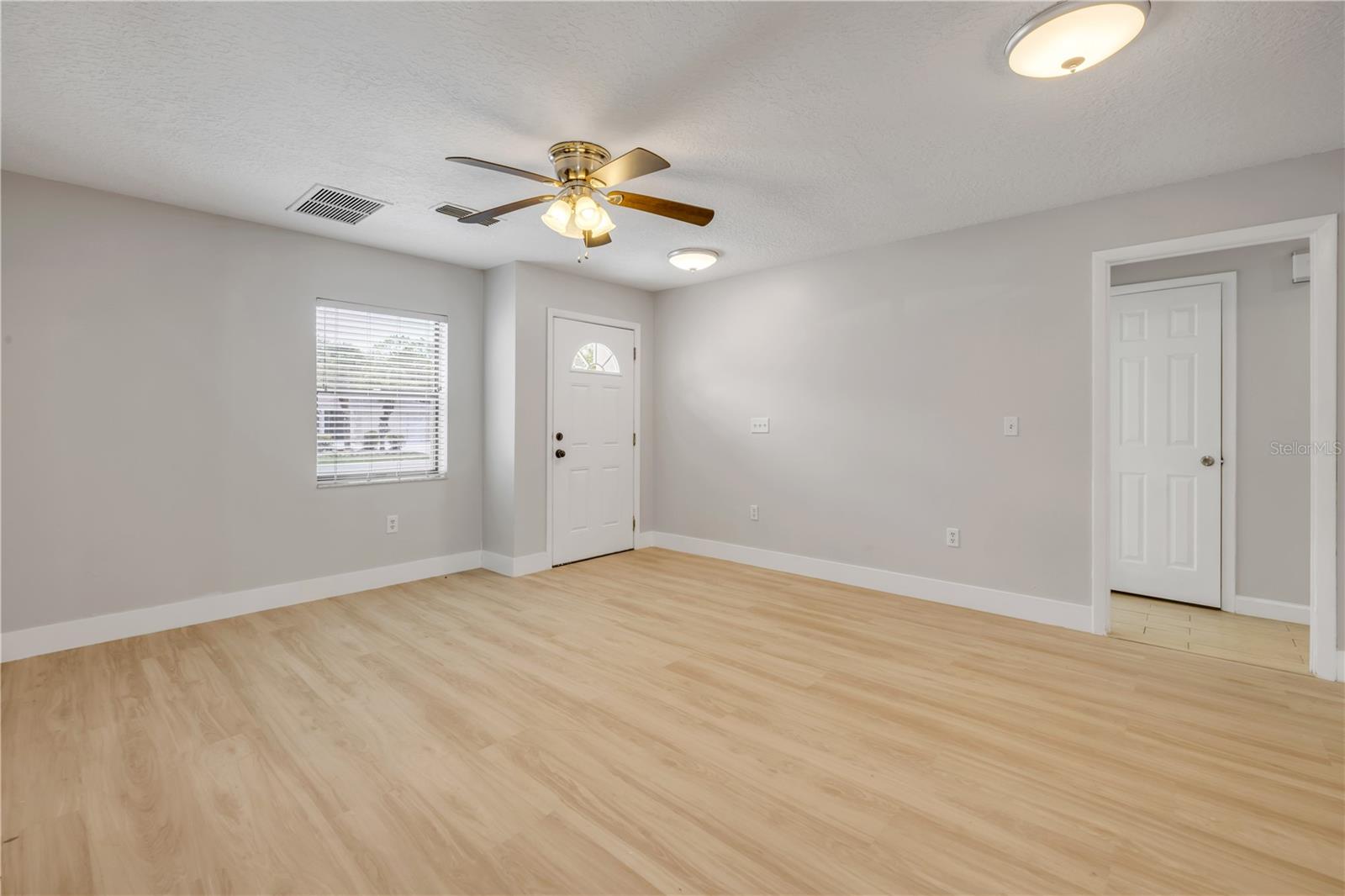 Image 4 of 27 For 6 Cimmaron Drive