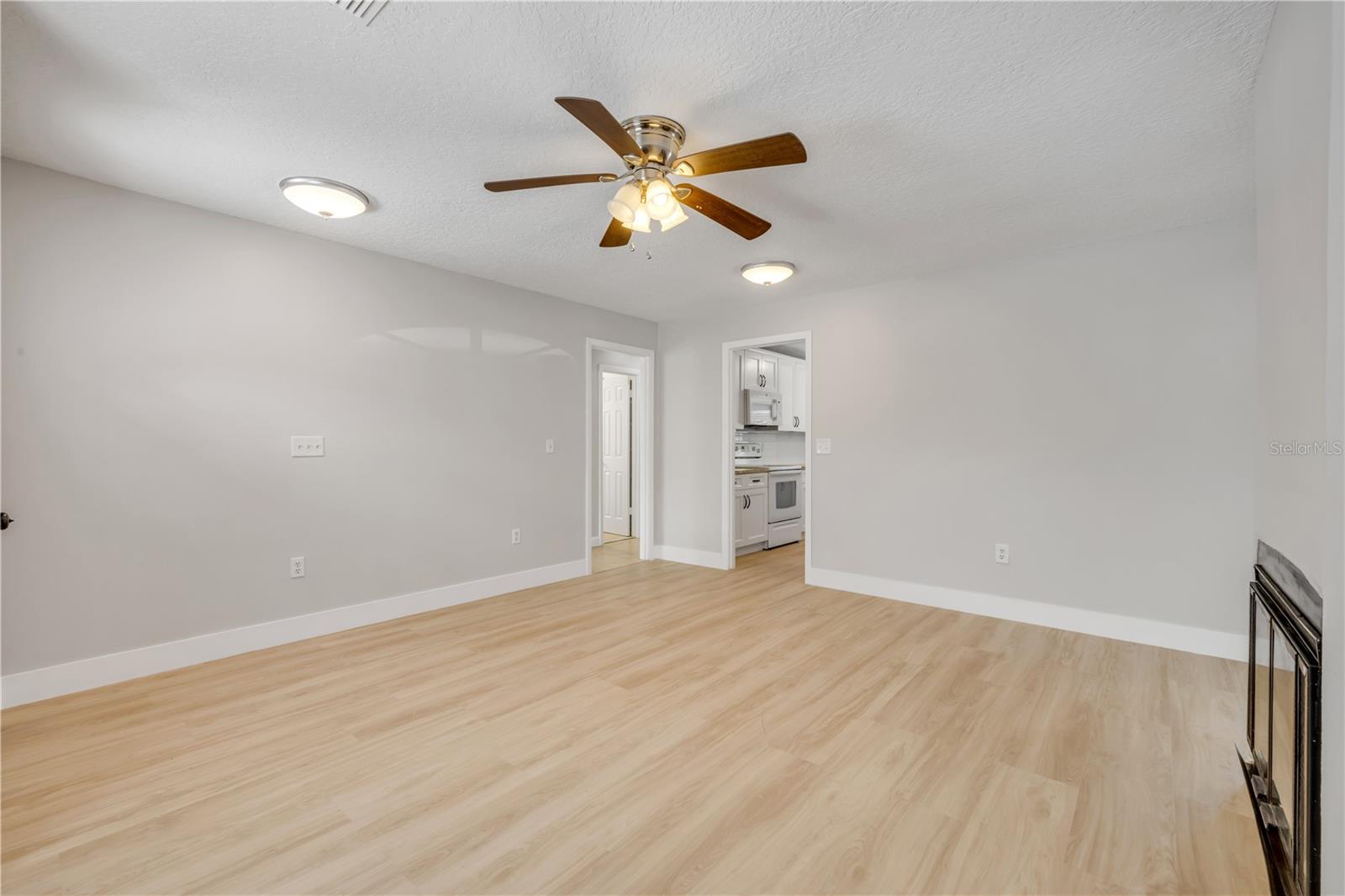 Image 5 of 27 For 6 Cimmaron Drive