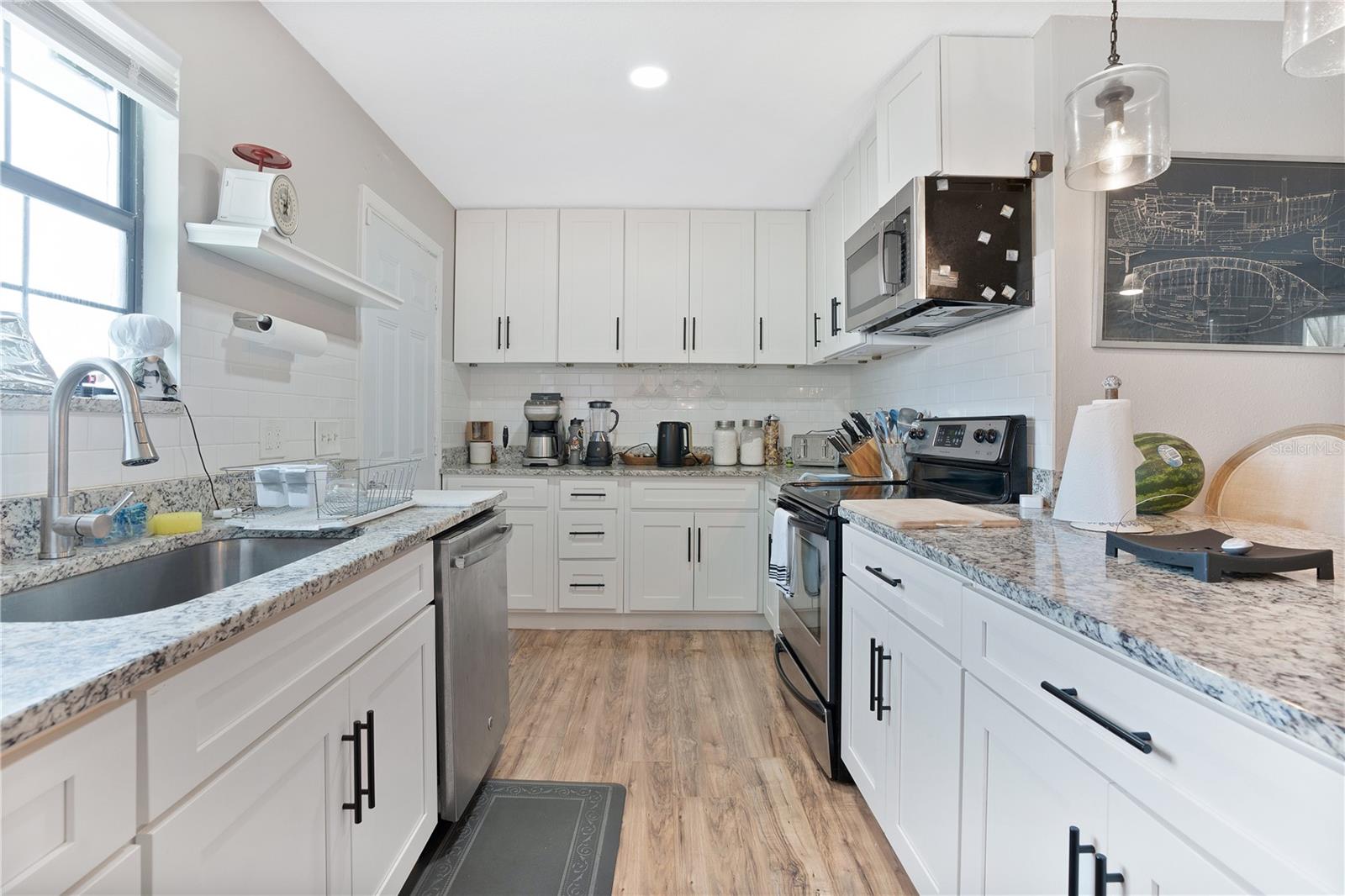 Image 11 of 25 For 16878 Arrowhead Boulevard