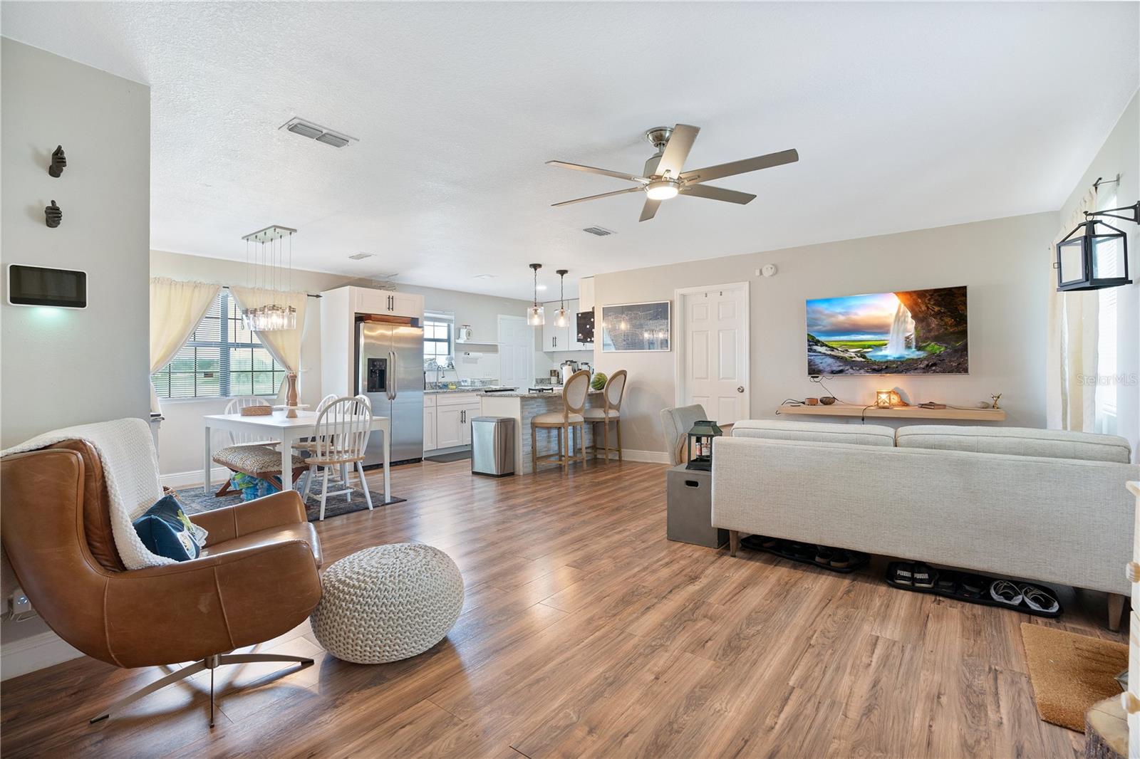 Image 13 of 25 For 16878 Arrowhead Boulevard
