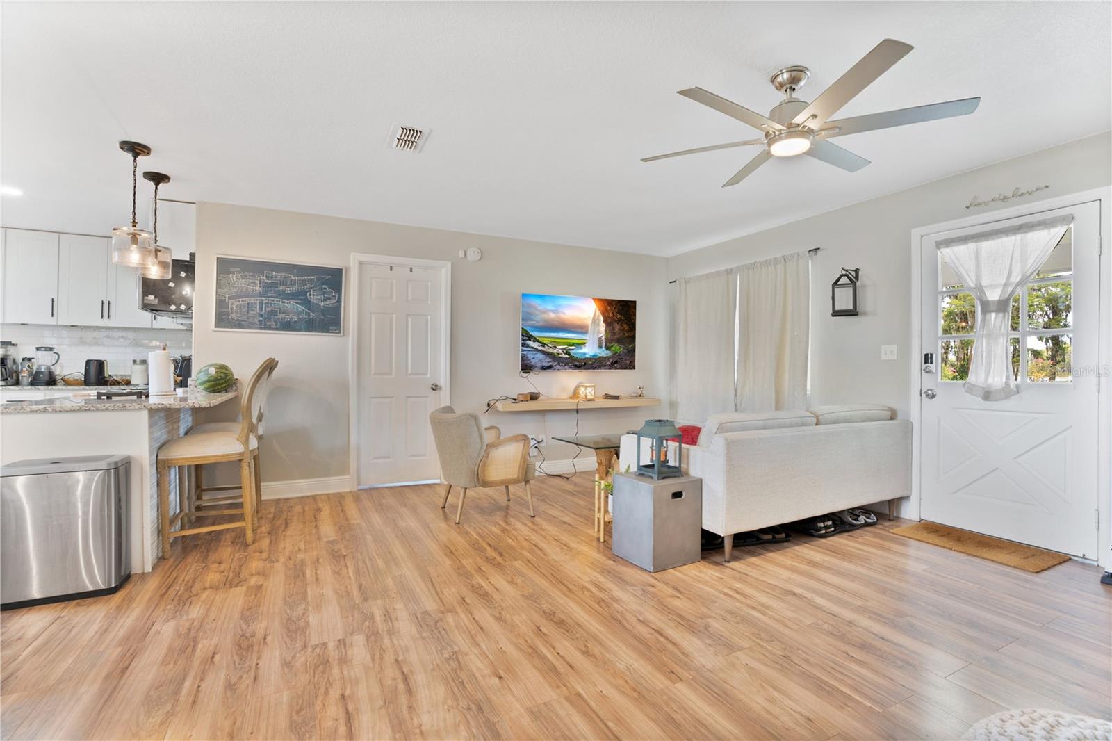 Image 5 of 25 For 16878 Arrowhead Boulevard