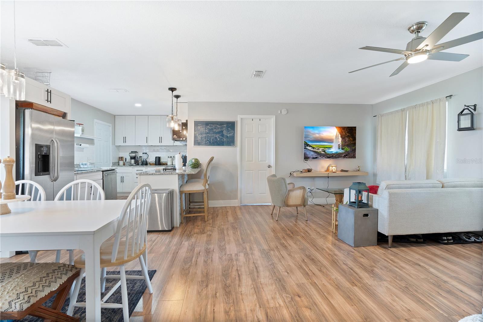 Image 7 of 25 For 16878 Arrowhead Boulevard