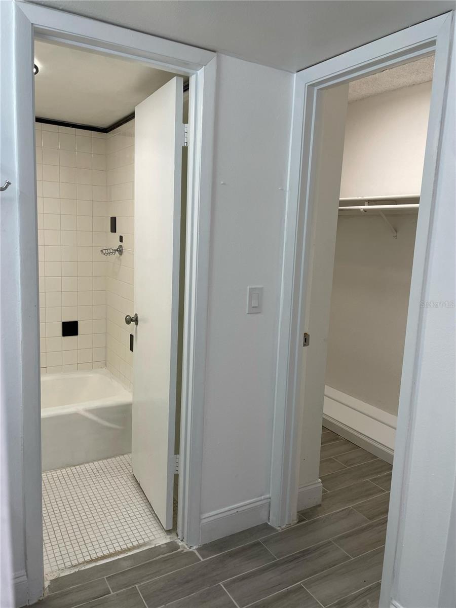 Image 11 of 12 For 4364 Aqua Vista Drive C
