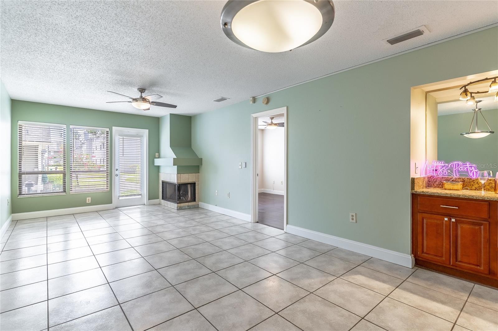 Image 15 of 40 For 9426 Torrington Avenue 1