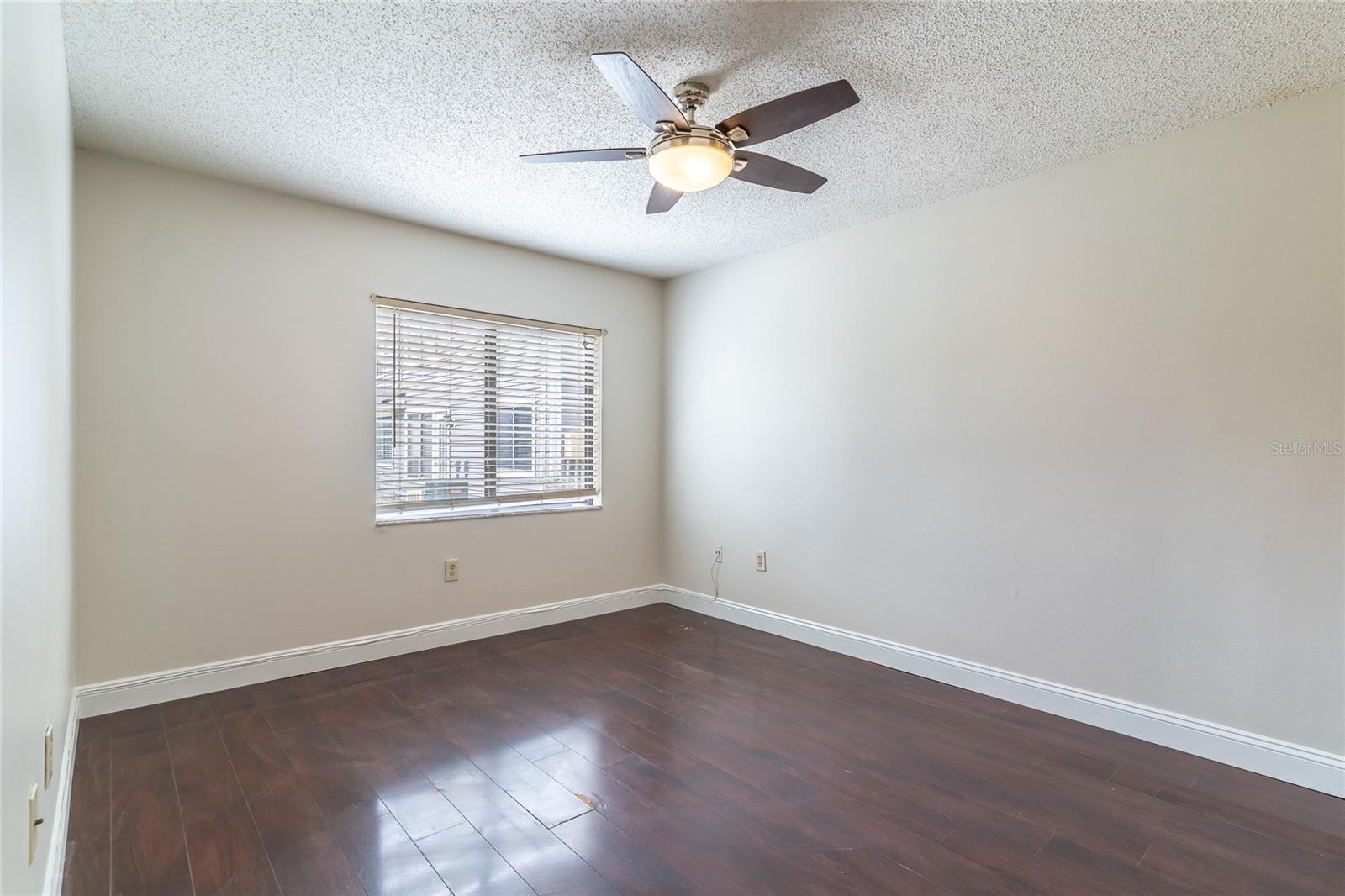 Image 23 of 40 For 9426 Torrington Avenue 1