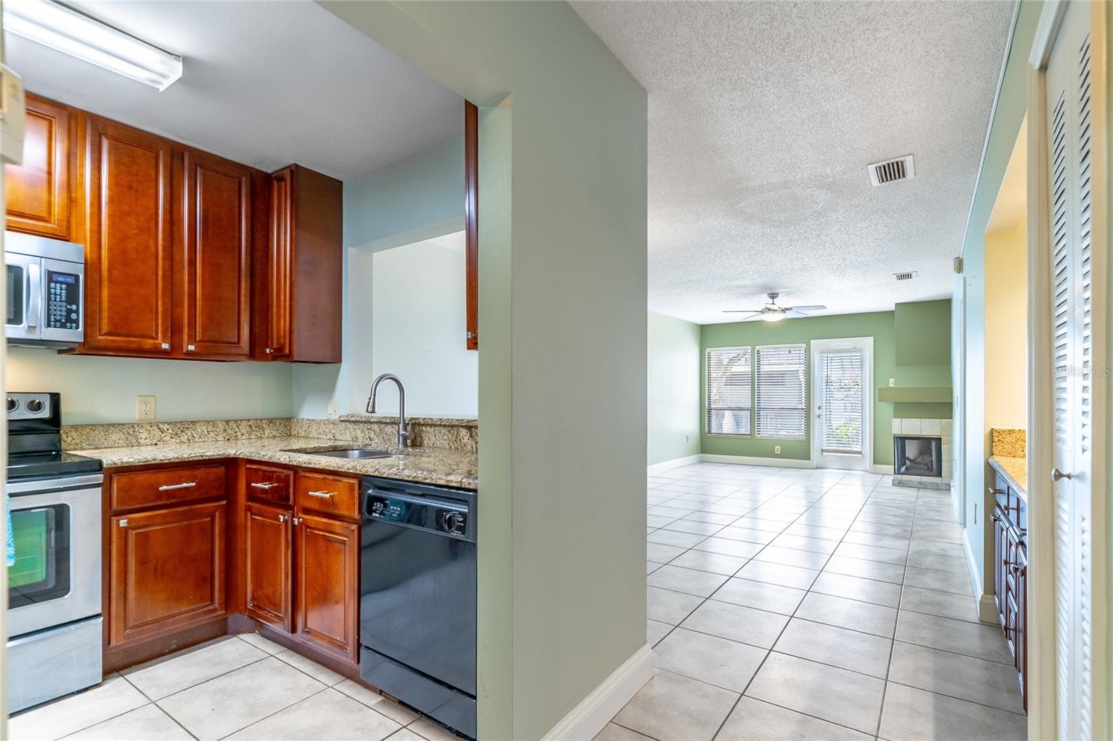 Image 7 of 40 For 9426 Torrington Avenue 1