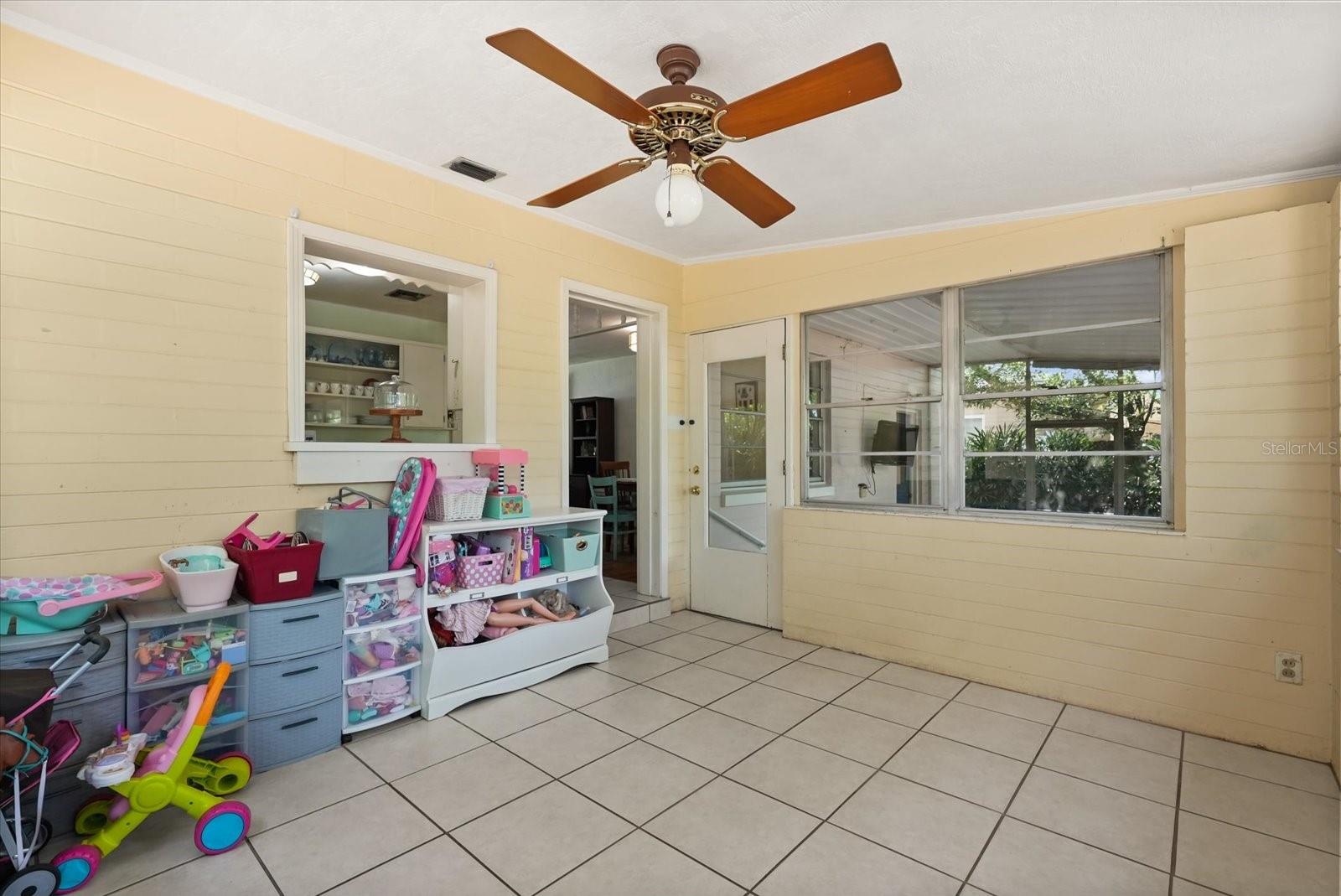 Image 11 of 28 For 3007 Huntington Street