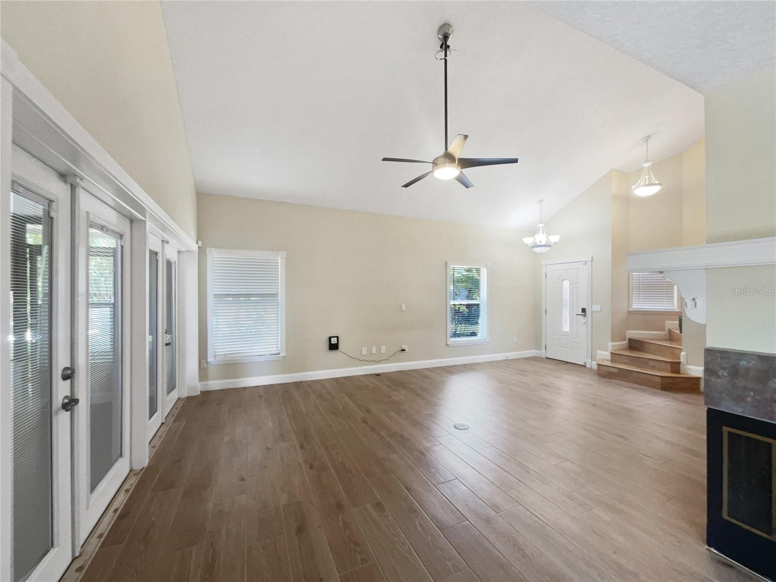 Image 11 of 23 For 306 Foxboro Court
