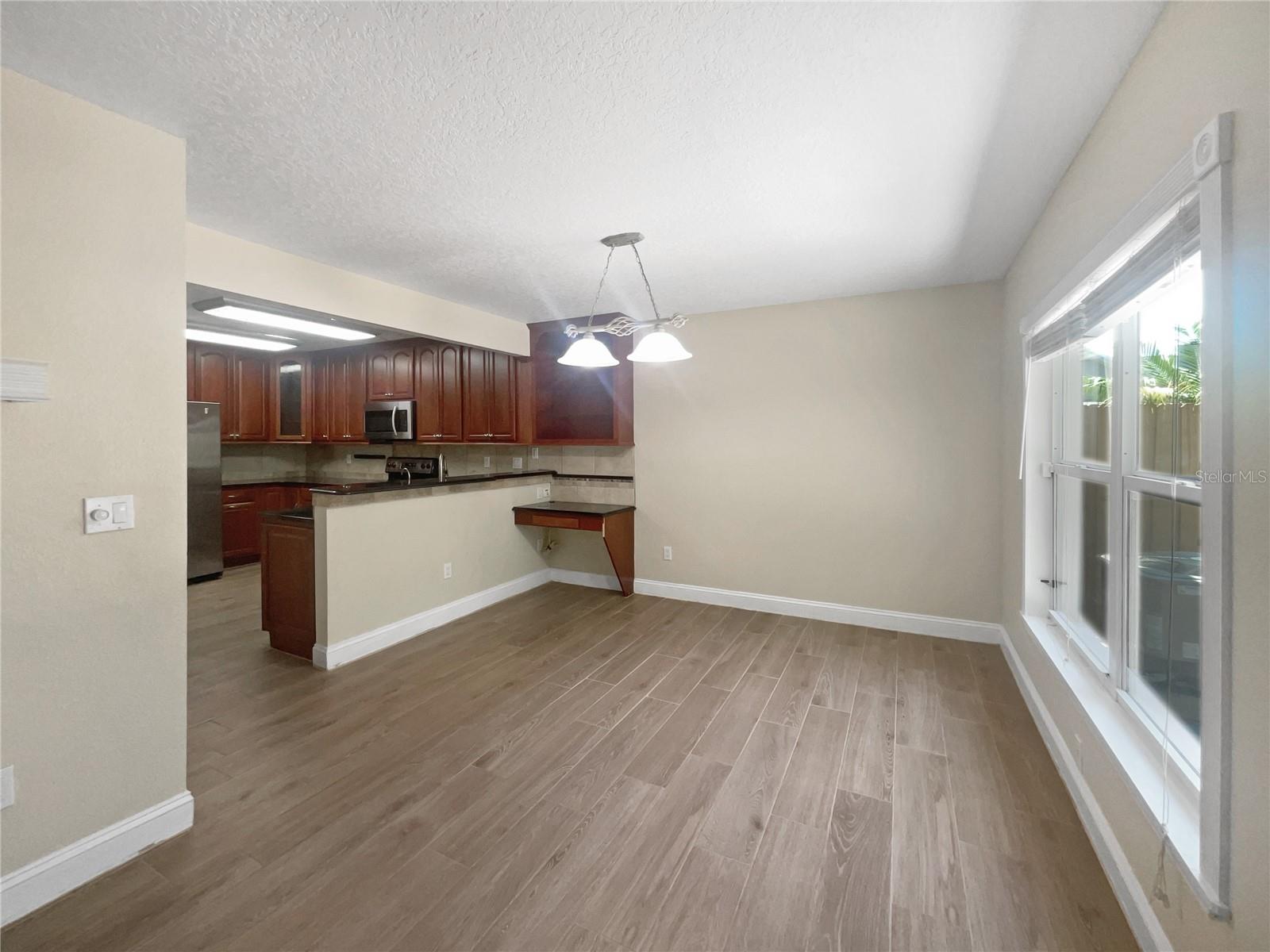 Image 12 of 23 For 306 Foxboro Court