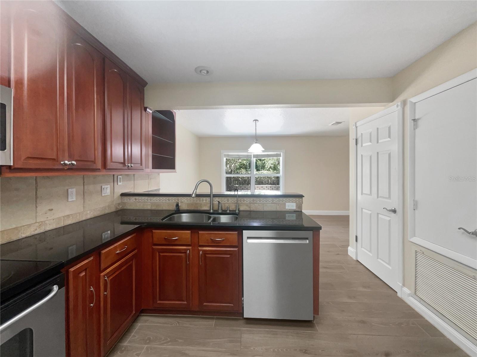 Image 13 of 23 For 306 Foxboro Court