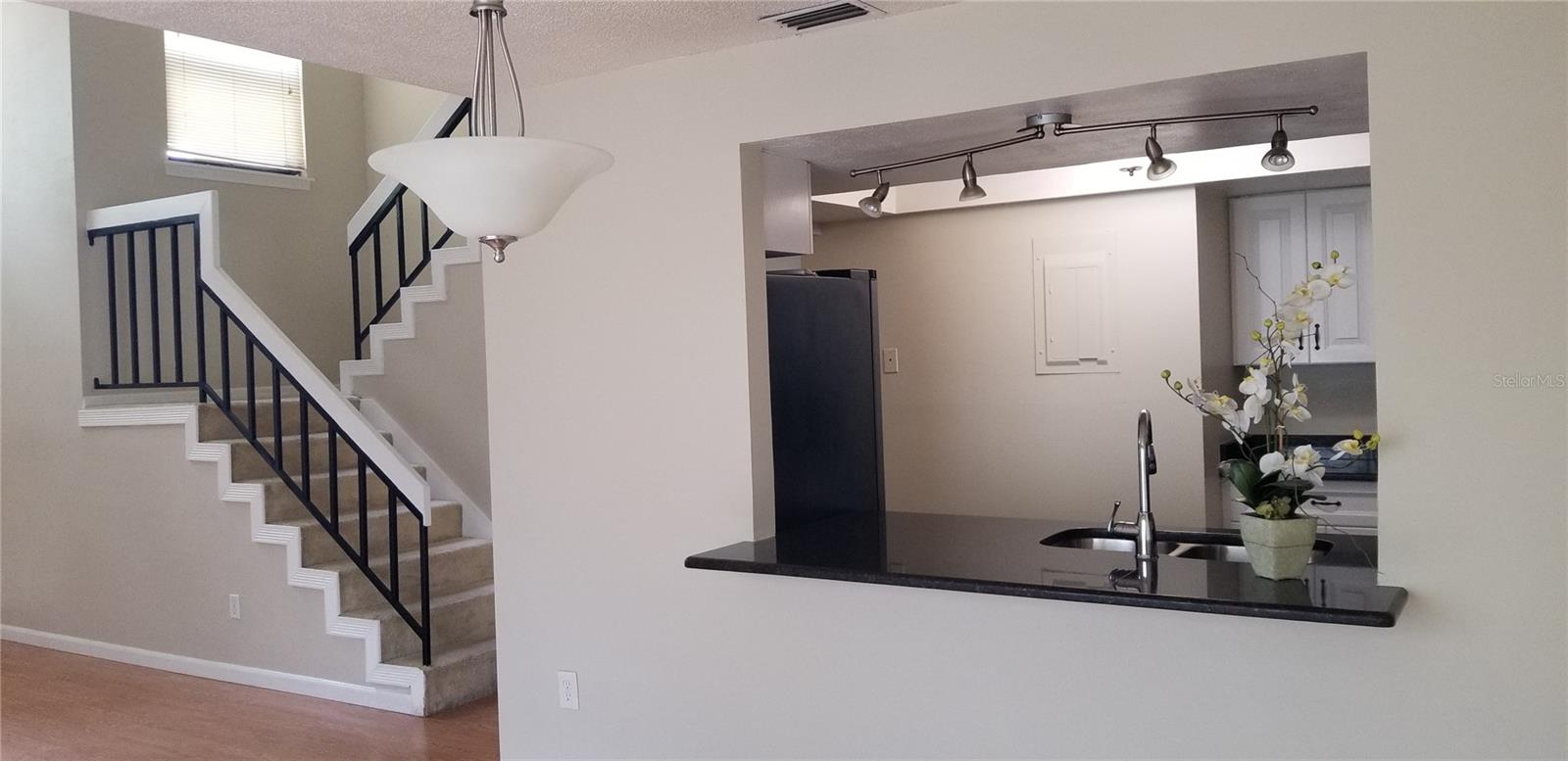 Image 11 of 14 For 422 Netherwood Crescent