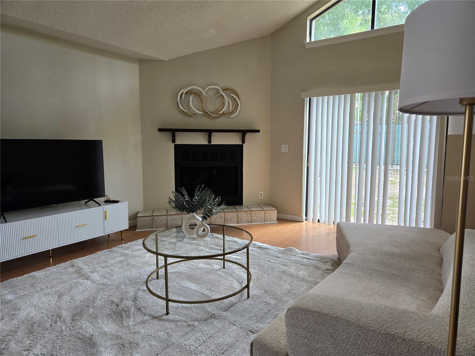 Image 2 of 14 For 422 Netherwood Crescent