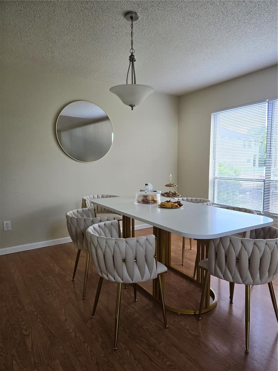 Image 3 of 14 For 422 Netherwood Crescent