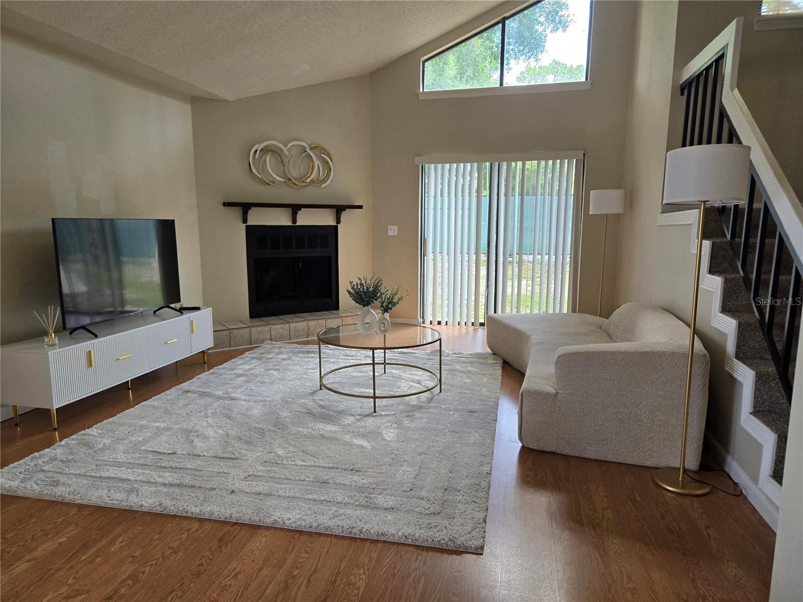 Image 4 of 14 For 422 Netherwood Crescent