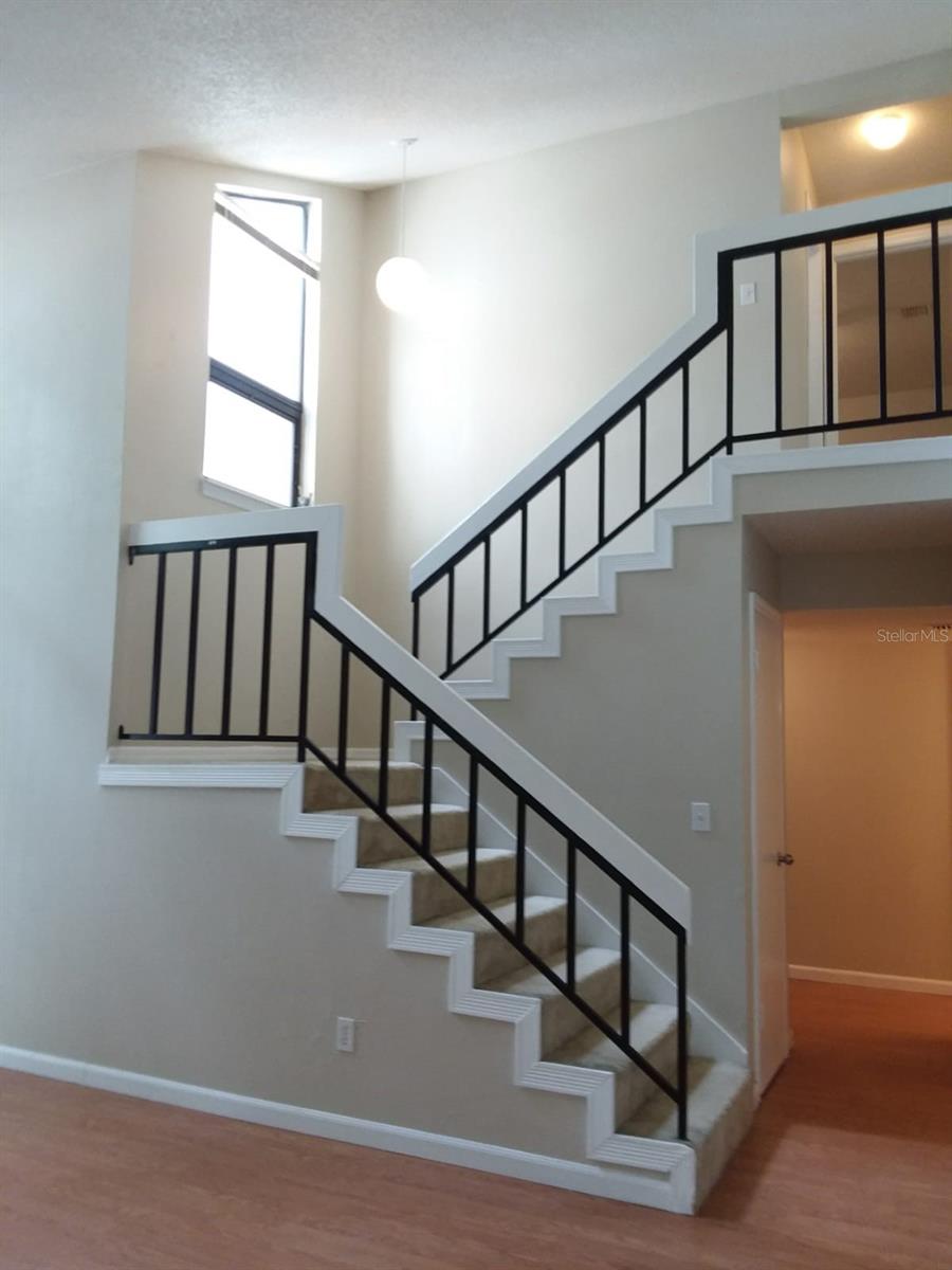 Image 5 of 14 For 422 Netherwood Crescent