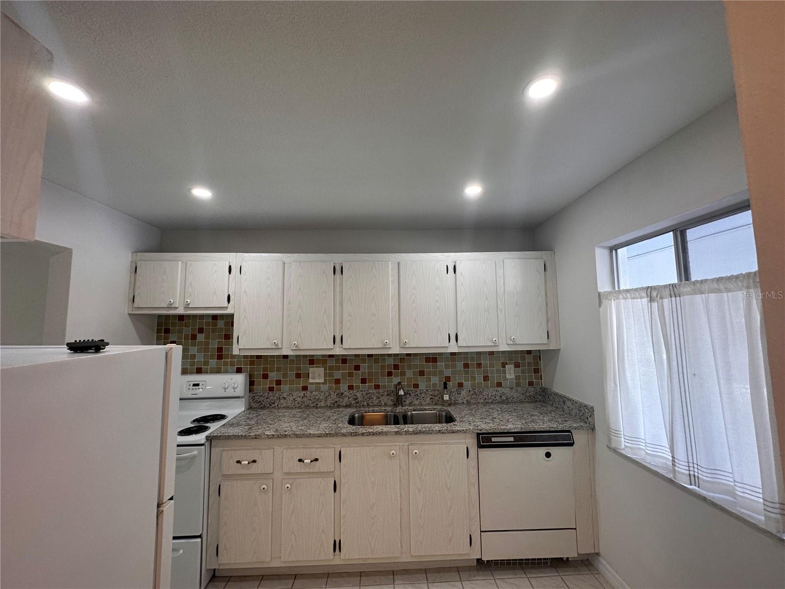 Image 4 of 15 For 2060 Marilyn Street 123