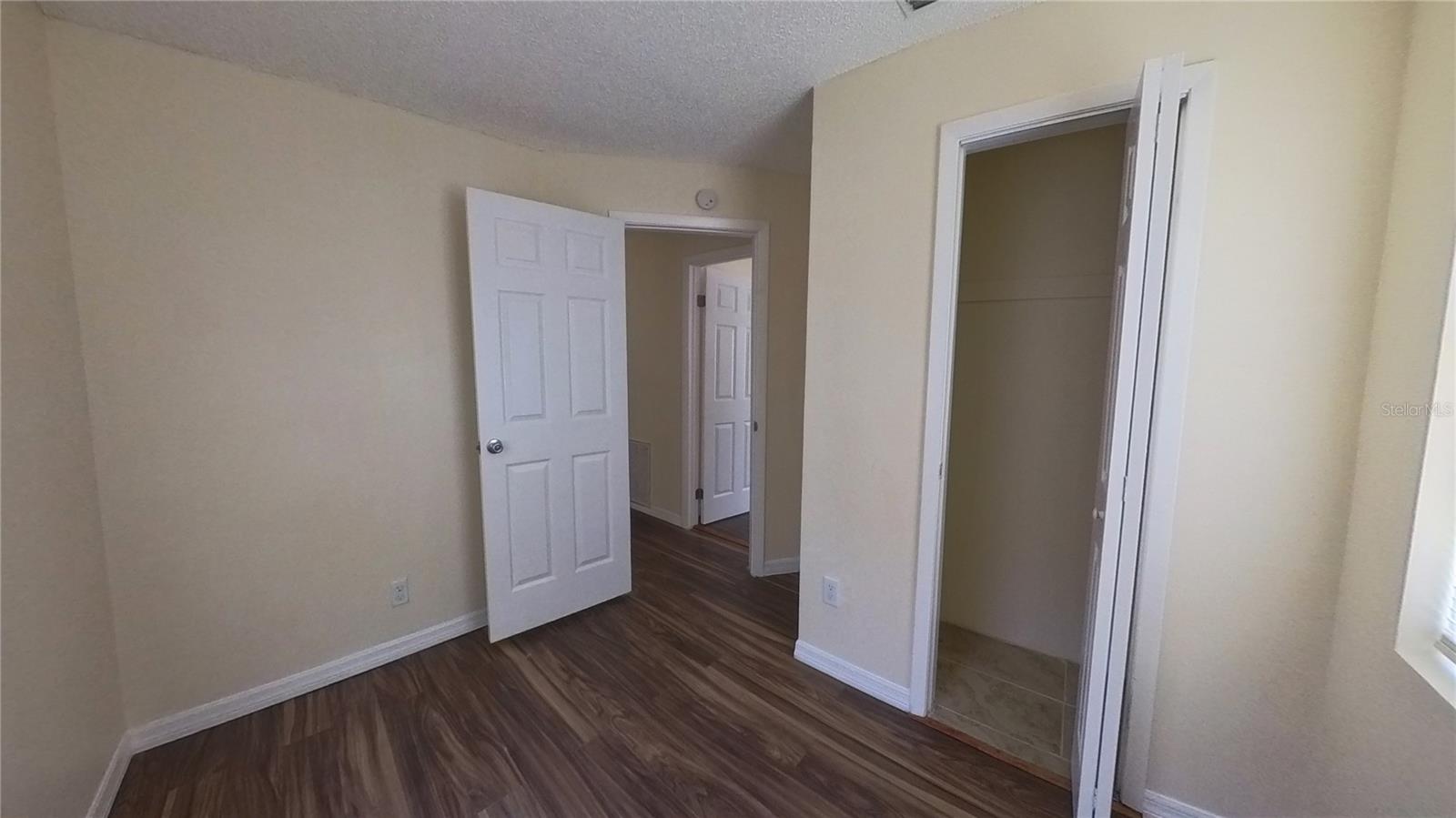 Image 15 of 16 For 2031 Warrens Avenue