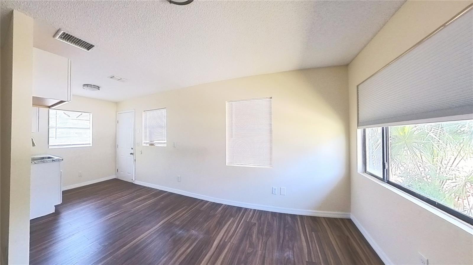 Image 5 of 16 For 2031 Warrens Avenue