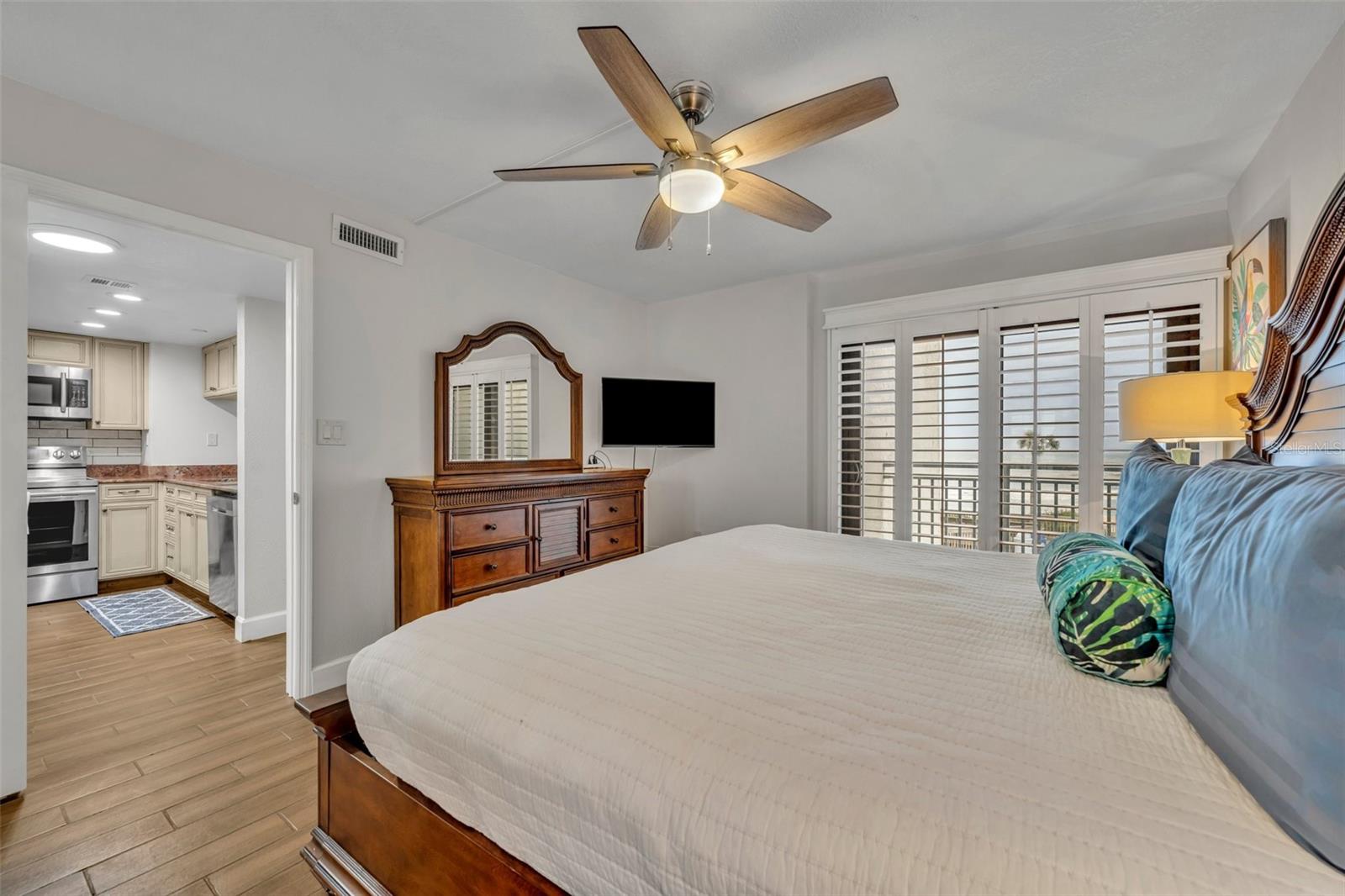 Image 23 of 45 For 5207 Atlantic Avenue 225