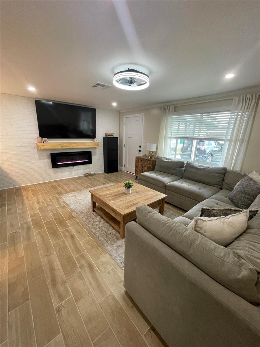 Image 3 of 31 For 9153 86th Avenue