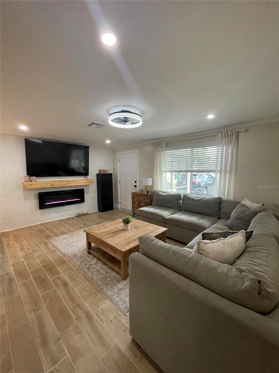 Image 4 of 31 For 9153 86th Avenue