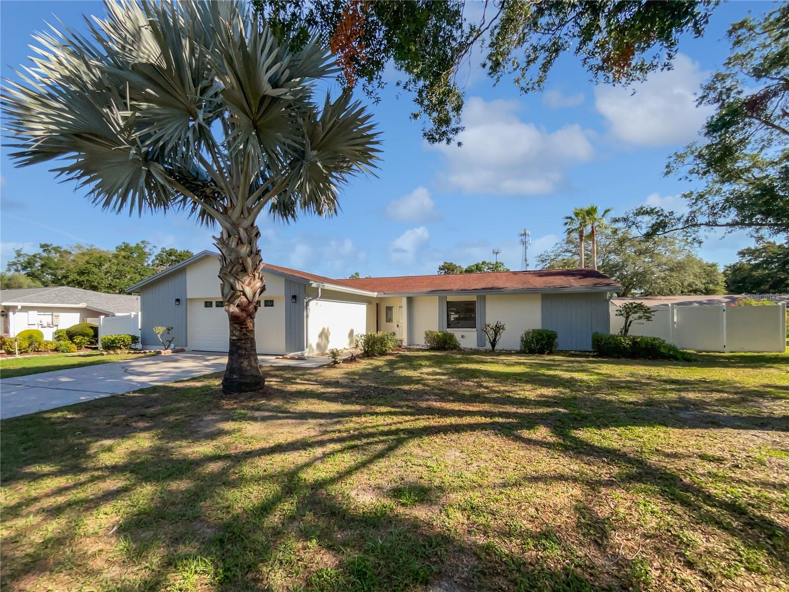 Listing photo id 8 for 6623 Baybrooks Circle