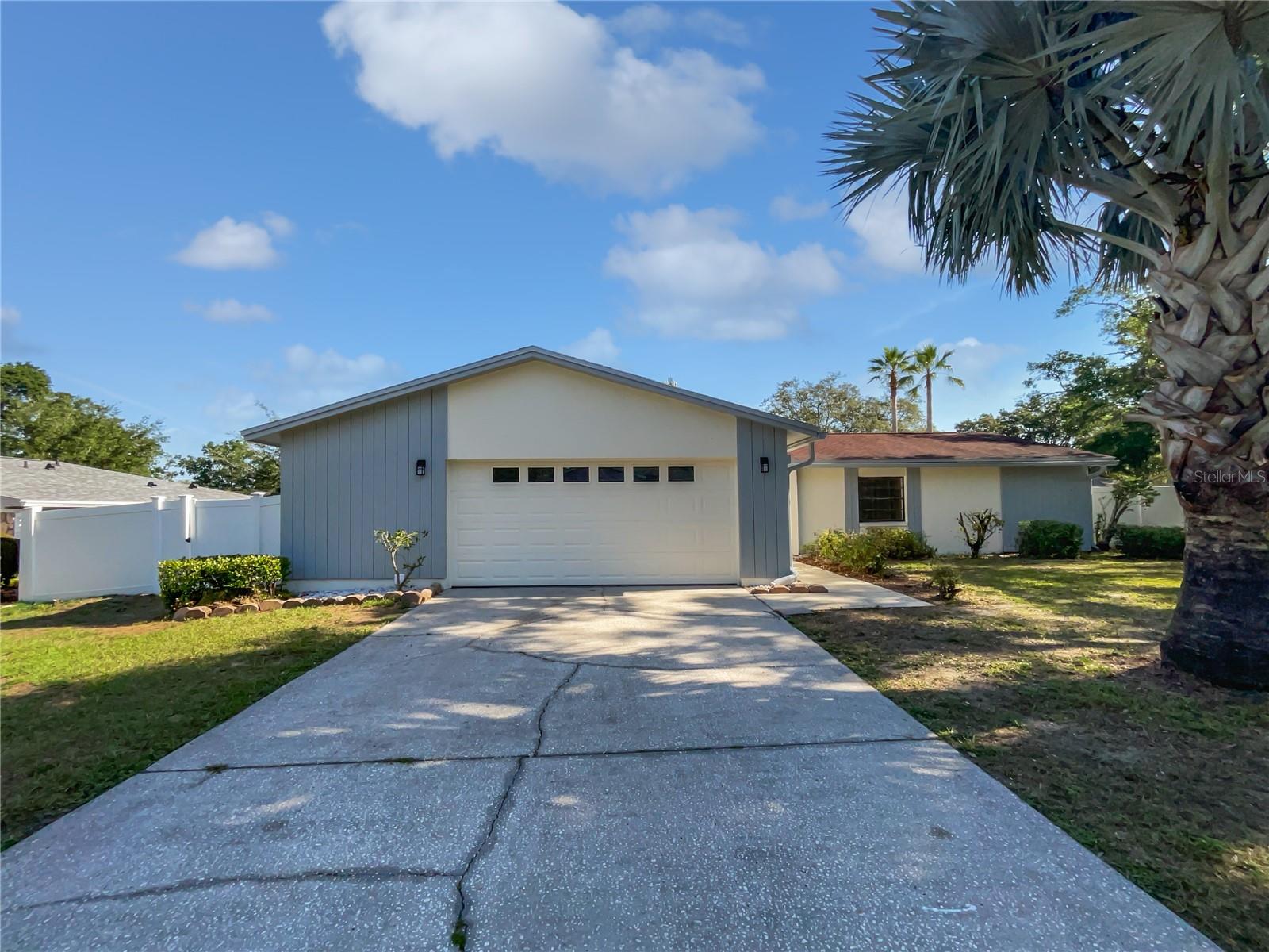 Listing photo id 9 for 6623 Baybrooks Circle