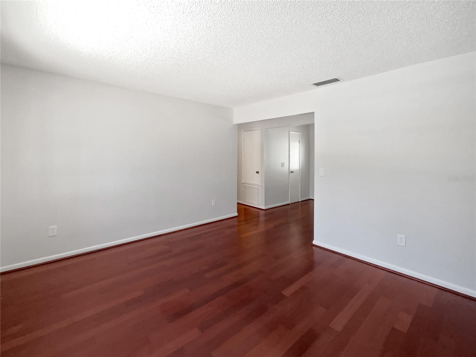 Listing photo id 11 for 6623 Baybrooks Circle