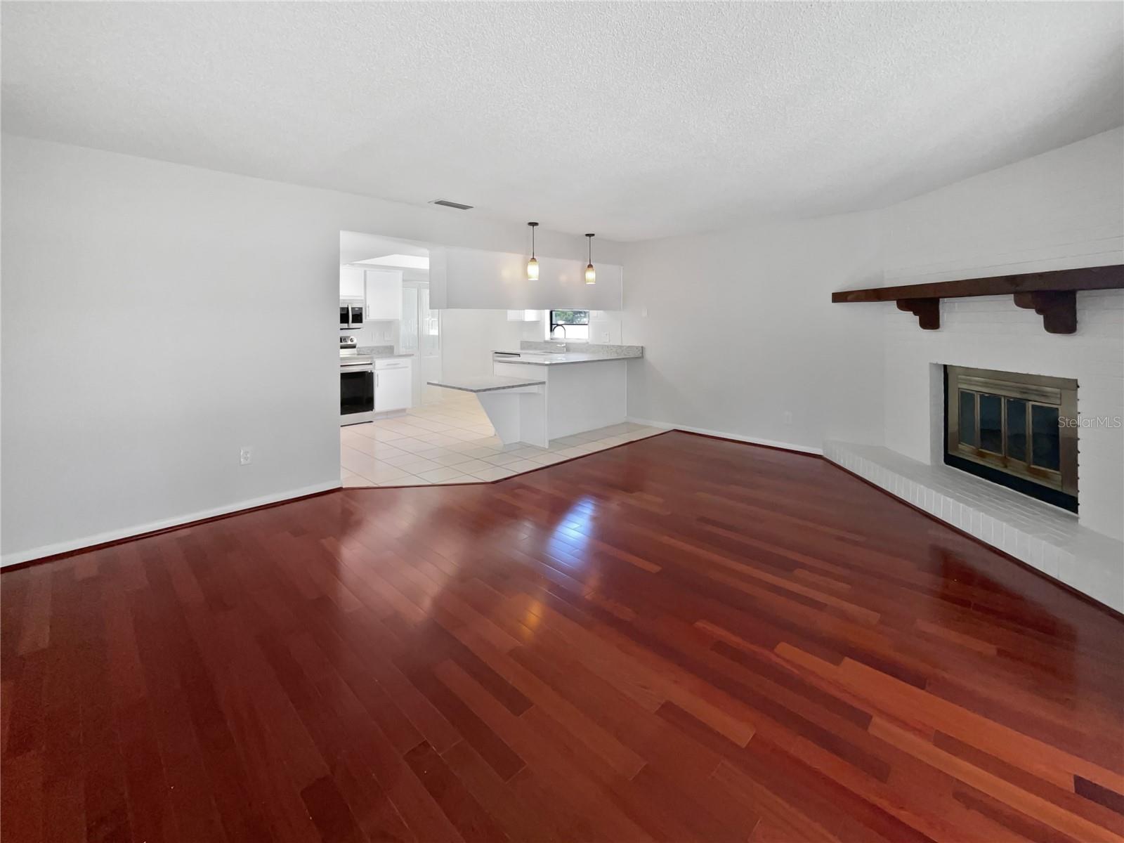 Listing photo id 16 for 6623 Baybrooks Circle