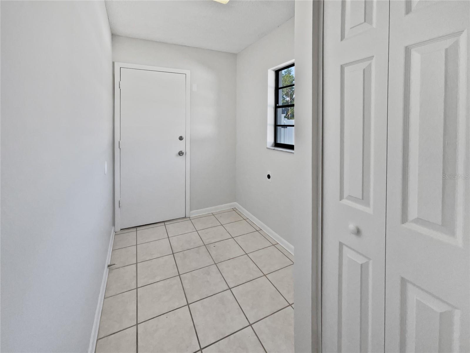 Listing photo id 17 for 6623 Baybrooks Circle