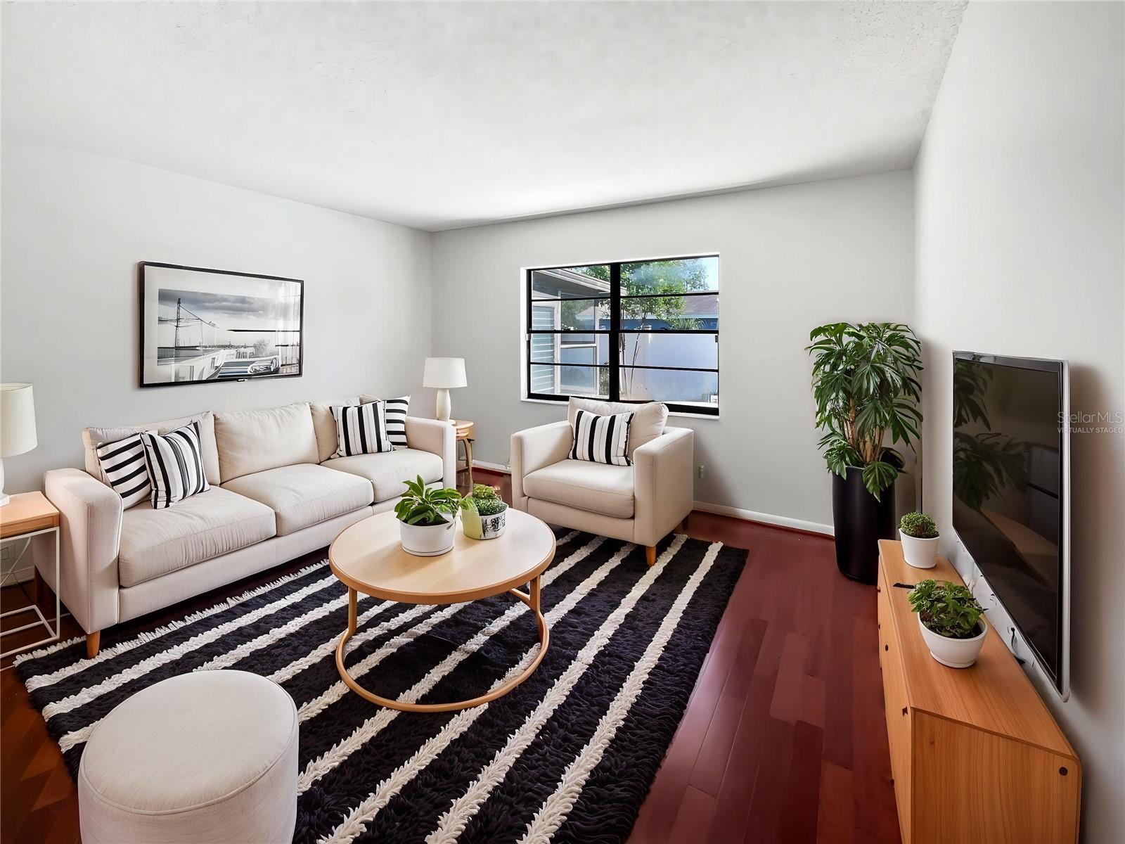 Listing photo id 0 for 6623 Baybrooks Circle