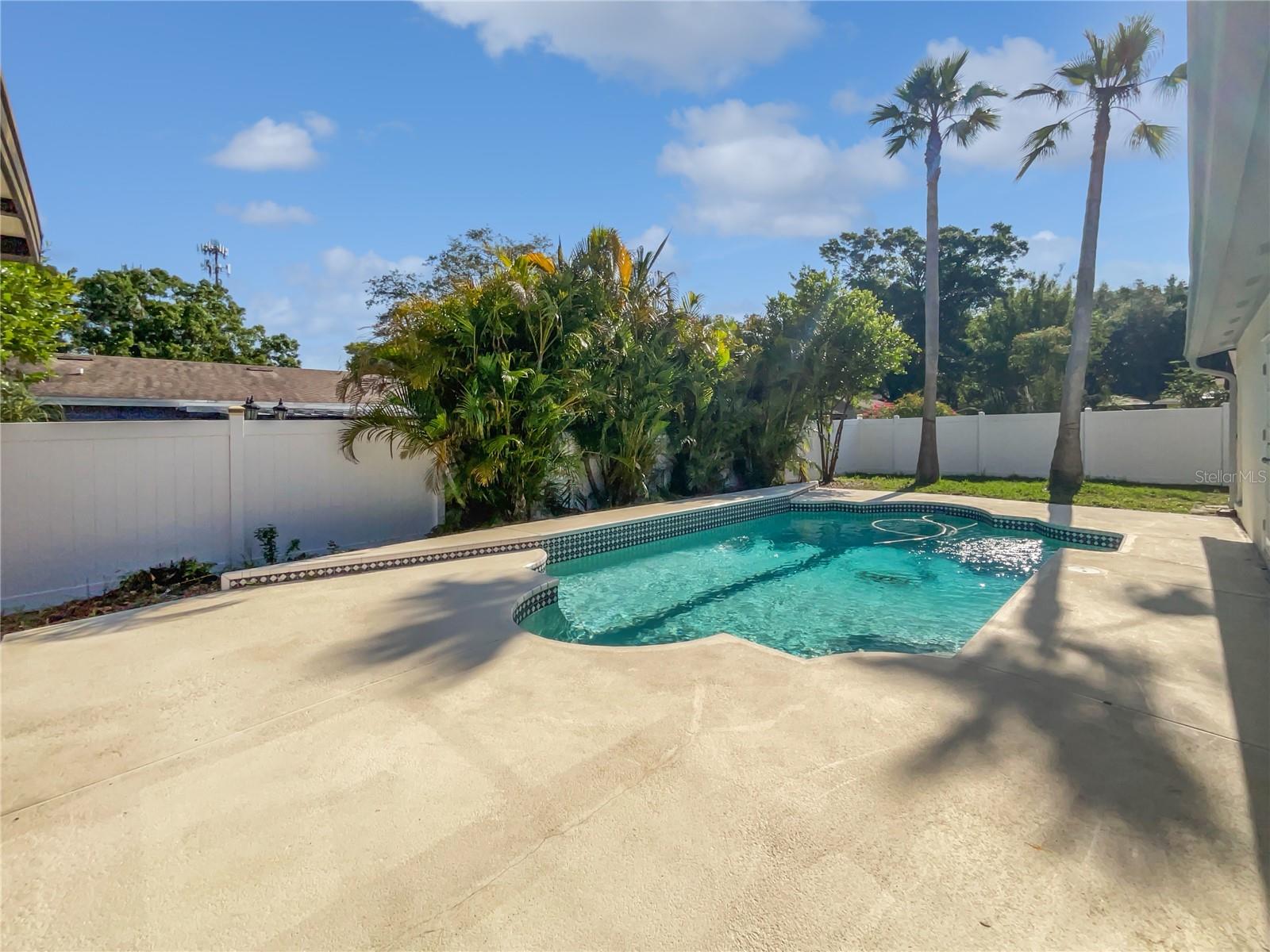 Listing photo id 27 for 6623 Baybrooks Circle