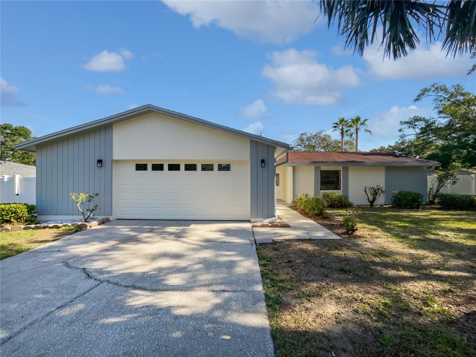 Listing photo id 7 for 6623 Baybrooks Circle