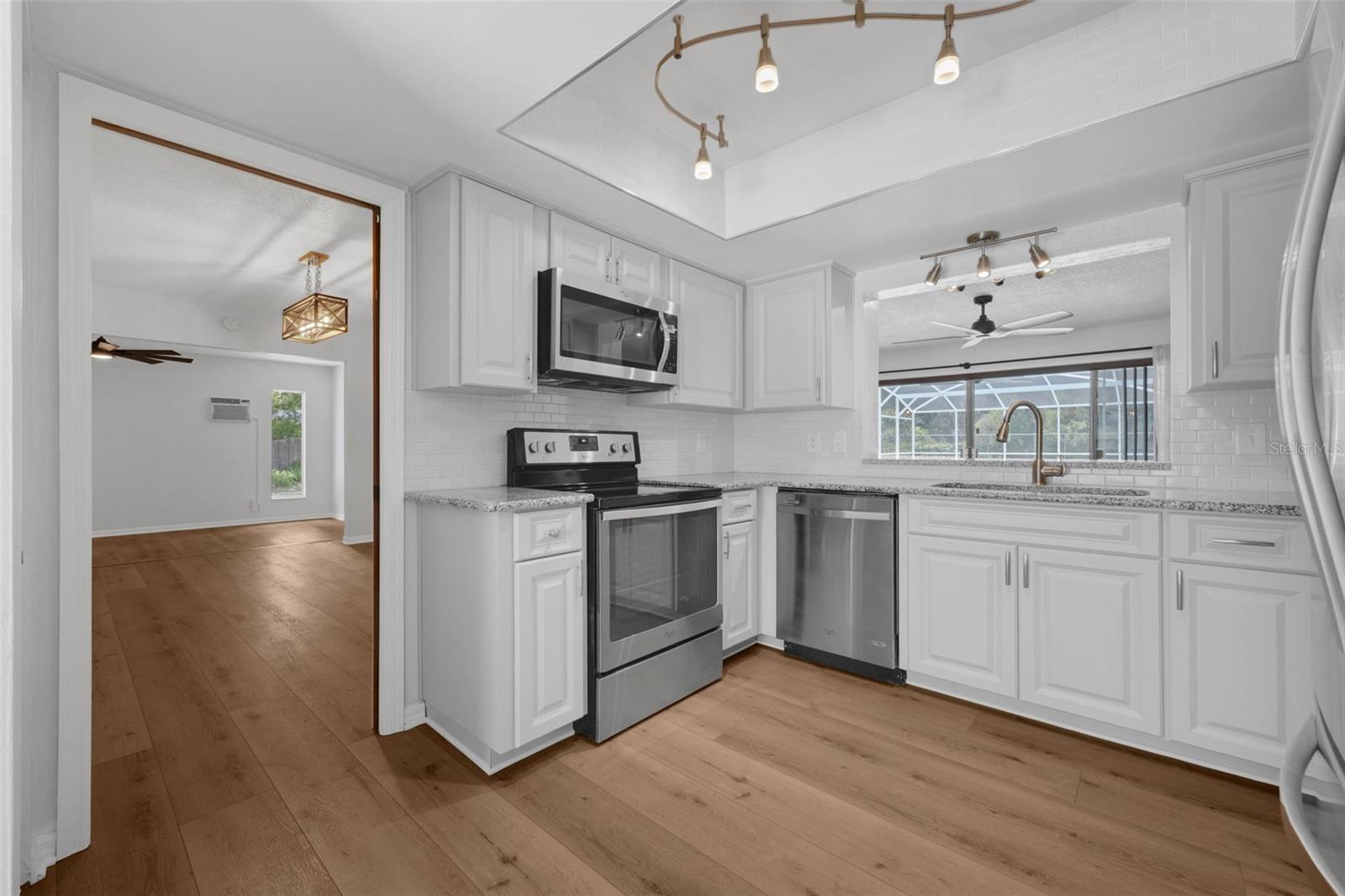 Listing photo id 8 for 103 Longhorn Road