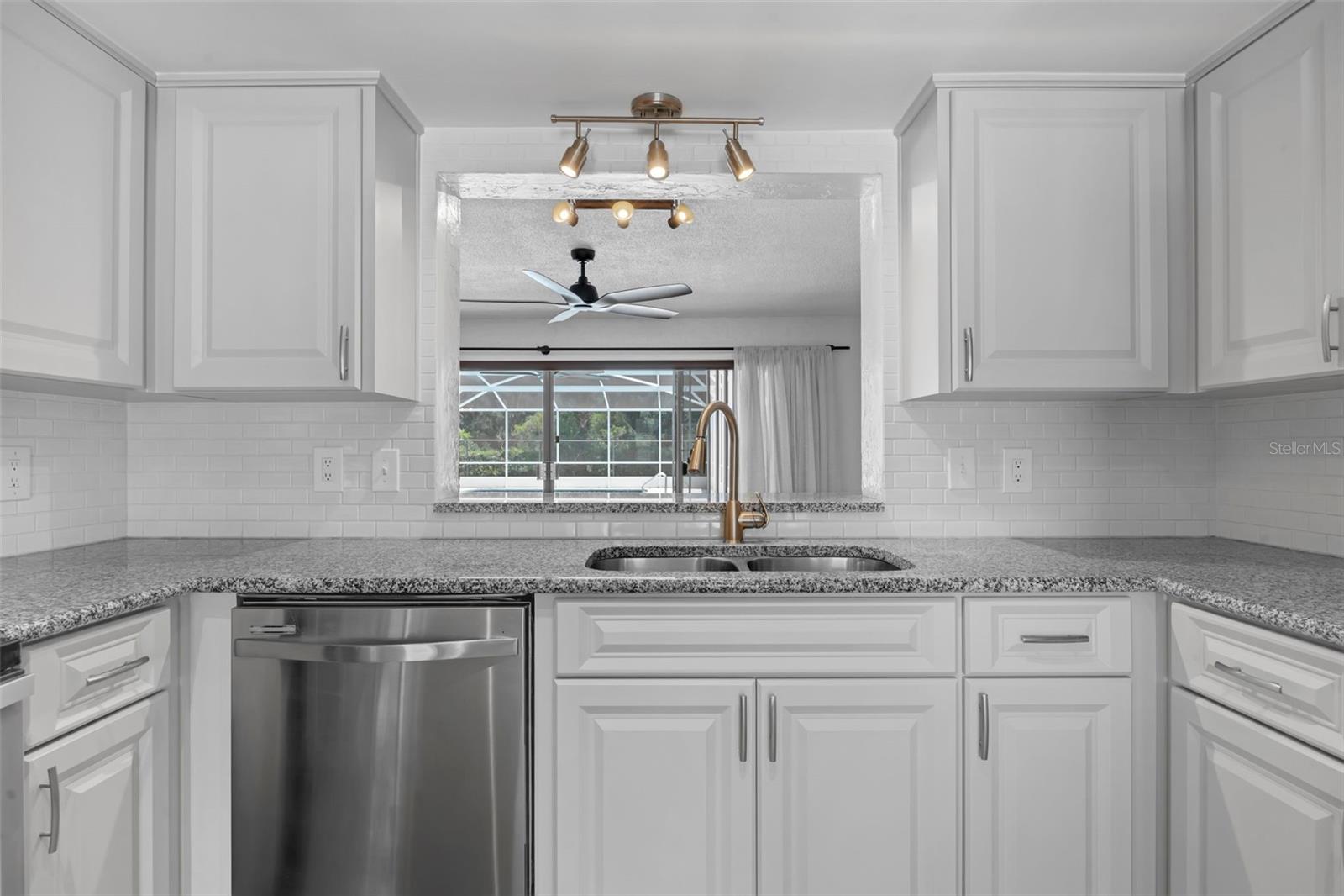 Listing photo id 10 for 103 Longhorn Road