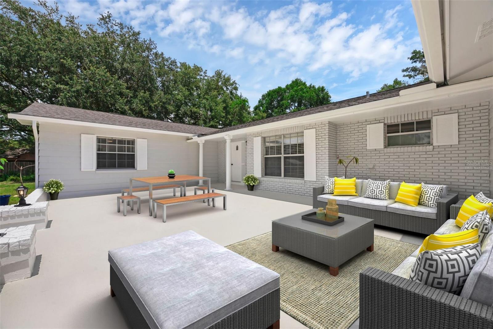 Listing photo id 1 for 103 Longhorn Road