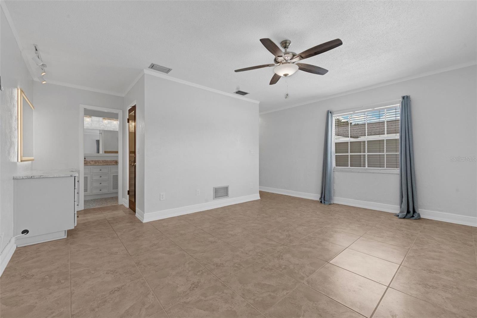Listing photo id 33 for 103 Longhorn Road