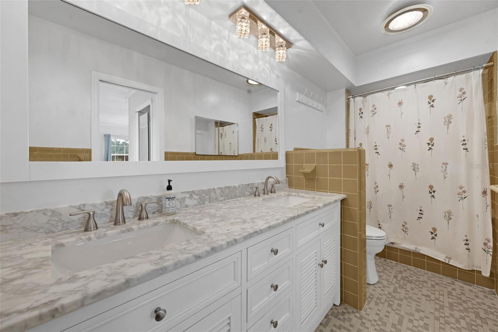 Listing photo id 35 for 103 Longhorn Road