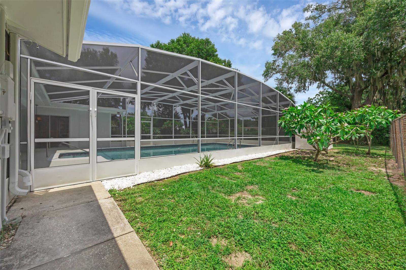 Listing photo id 43 for 103 Longhorn Road