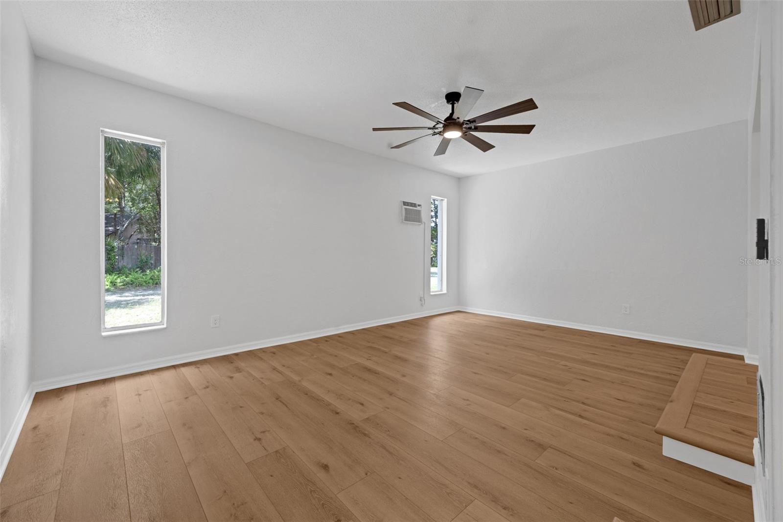 Listing photo id 5 for 103 Longhorn Road