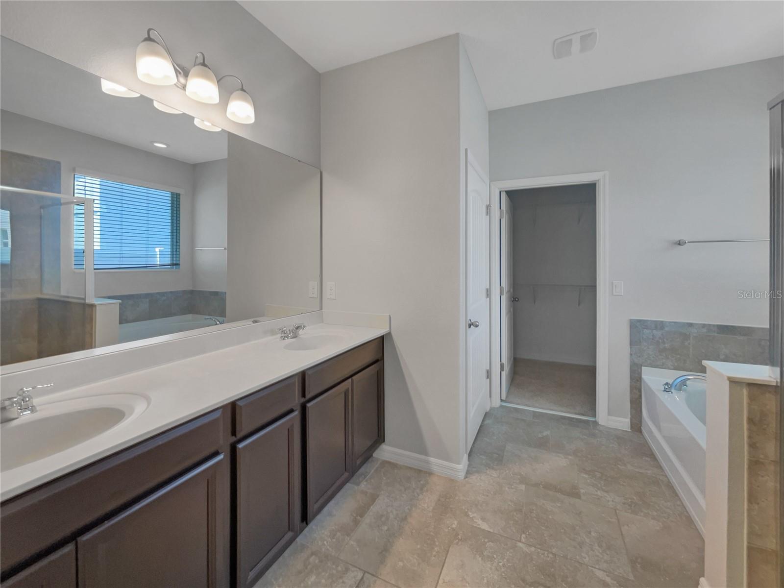 Image 7 of 28 For 4010 Brookshire Circle