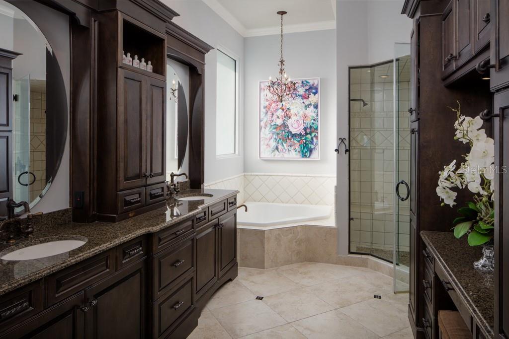 Image 13 of 22 For 9724 Chestnut Ridge Dr